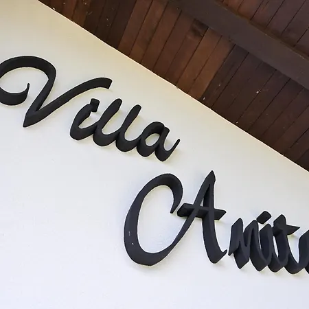 Anita *